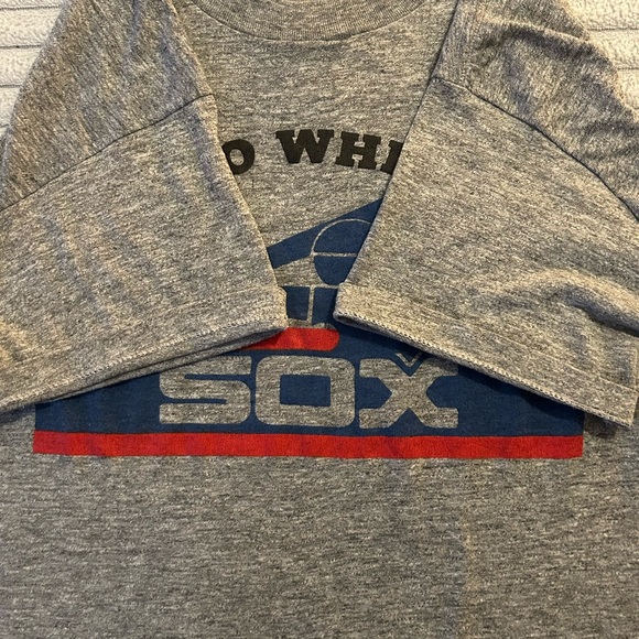 Chicago White Sox 80s logo Sneaker Tag T shirt - Picture 6 of 9